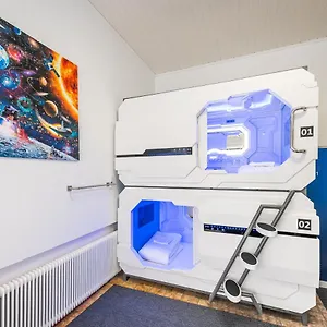 Space - Central Station # Hauptbahnhof Hostel