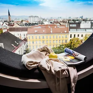 4* Hotell Mooons