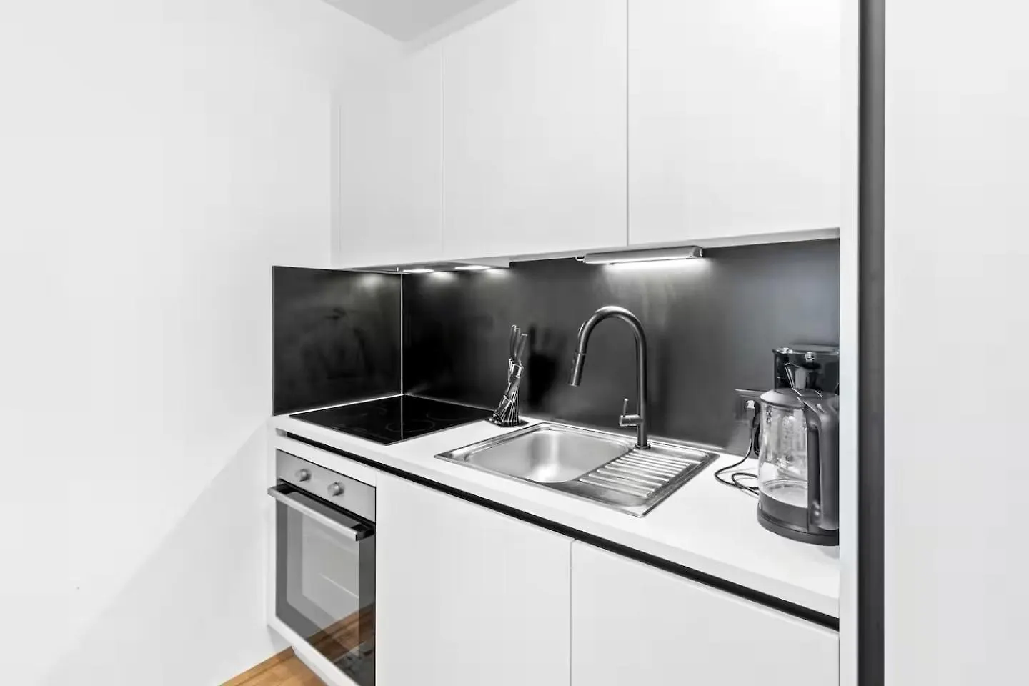 Balkon I Parkplatz I 5 Minuten Zum Einkaufszentrum I Schnelles Wlan Vienna