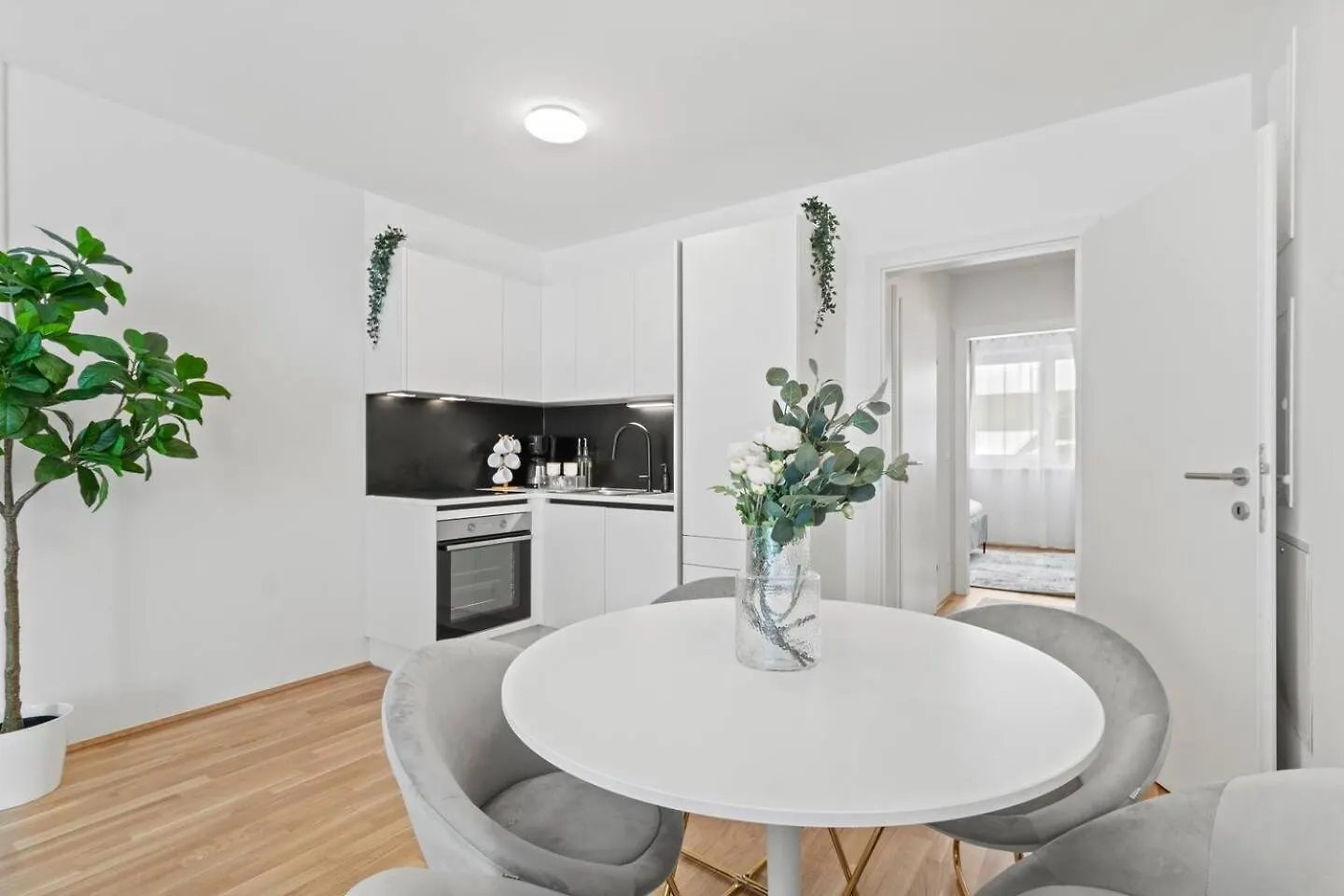 Apartment Balkon I Parkplatz I 5 Minuten Zum Einkaufszentrum I Schnelles Wlan Vienna Austria
