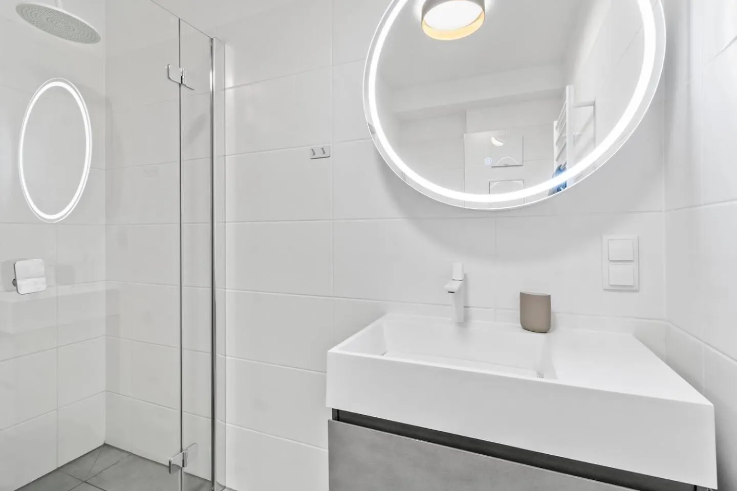 Balkon I Parkplatz I 5 Minuten Zum Einkaufszentrum I Schnelles Wlan Viena 0*,